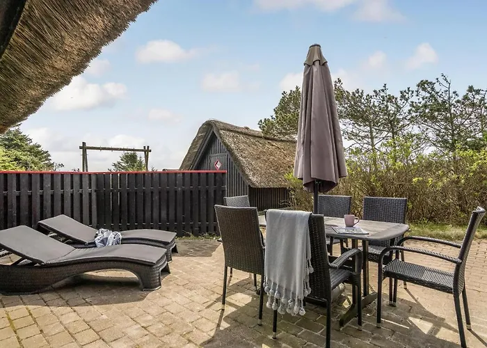 Дом отдыха Amazing In Hvide Sande With Wifi Bjerregard